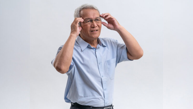 kakek sakit kepala
